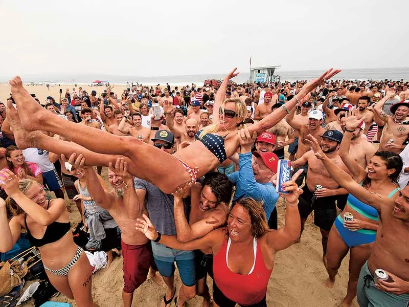 Un concurs Ironman la Hermosa Beach, California, pe 4 iulie