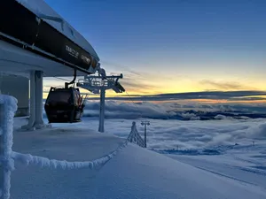 Schiorii iau cu asalt Sinaia, după ce a nins. / Foto: Gondola Sinaia, Facebook