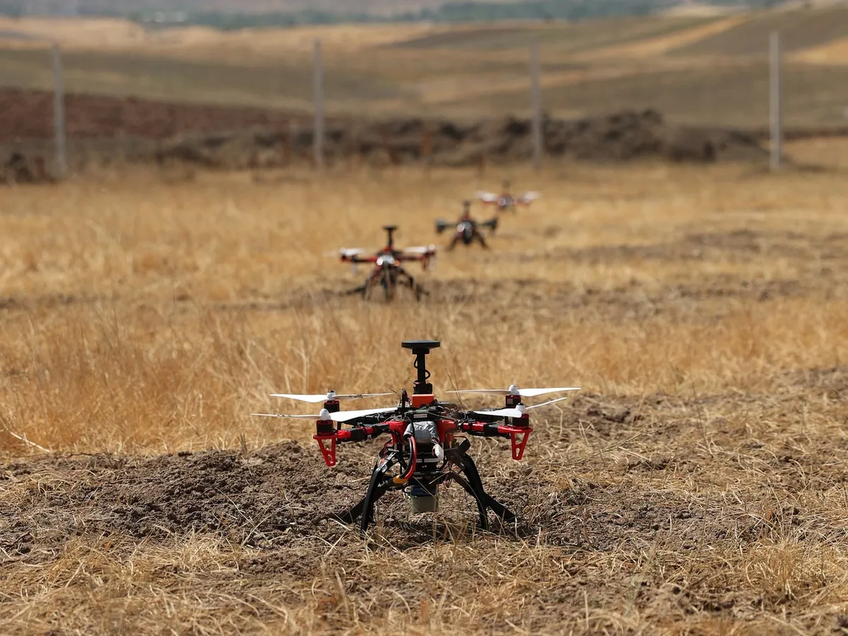 Operațiune mixtă cu roi de drone  - Foto: Profimedia Images