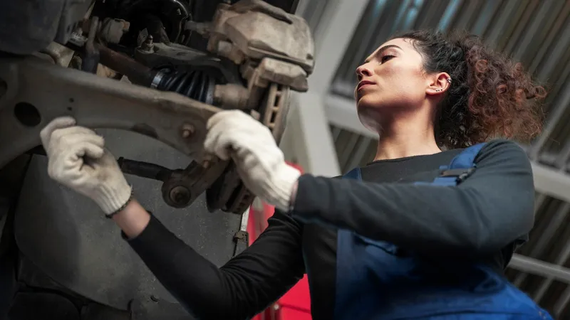 Vrei să nu ai „surprize” cu frânele? Nu fă economie de 200 lei. Schimbă lichidul de frână la 2-3 ani - Foto: freepik.com - Imagine cu rol ilustrativ