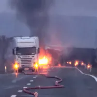 Trafic blocat marți pe DN 72 în Dâmbovița, după ce o autocisternă a fost cuprinsă de flăcări - Foto: Facebook/DSU