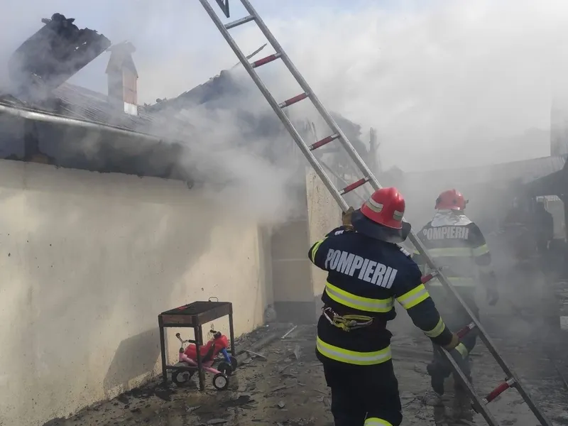 Pompierii au intervenit la incendiu. Foto: ISU Argeș