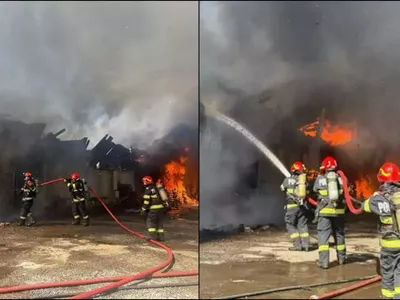 RO-ALERT după ce un depozit de materiale electrocasnice a luat foc. Pompierii intervin  - Foto: ISU MUREȘ