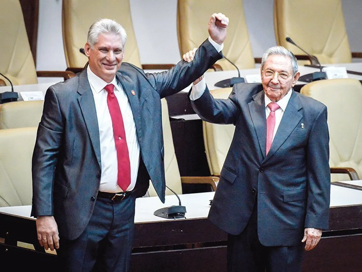 Raul Castro îl controlează pe noul
președinte de la Havana pentru
a se asigura că Miguel Diaz-Canel nu
părăsește traseul pe care Fidel Castro
a înscris Cuba
