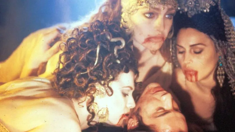 Michaela Bercu, în "Bram Stoker's Dracula", de Francis Ford Coppola, împreună cu Florina Kendrick, Monica Bellucci şi Keanu Reeves - Foto: Profimedia Images