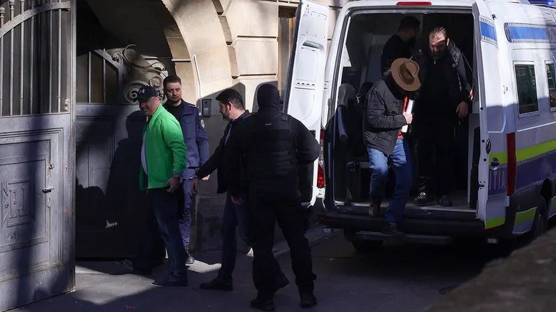 Doi membri ai grupării „Vlad Țepeș”, arestați. Plănuiau cu Rusia scoaterea României din NATO și UE - Foto: Inquam Photos / Octav Ganea