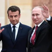 Vladimir Putin i-a urat sănătate și bunăstare lui Emmanuel Macron/FOTO: Politico.eu