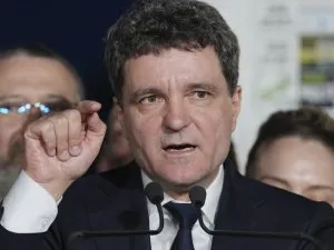 Prunea cheamă lumea în stradă și îi cere demisia lui Nicușor Dan: ”A semnat în fața națiunii și a mințit. Ăsta e președinte?”