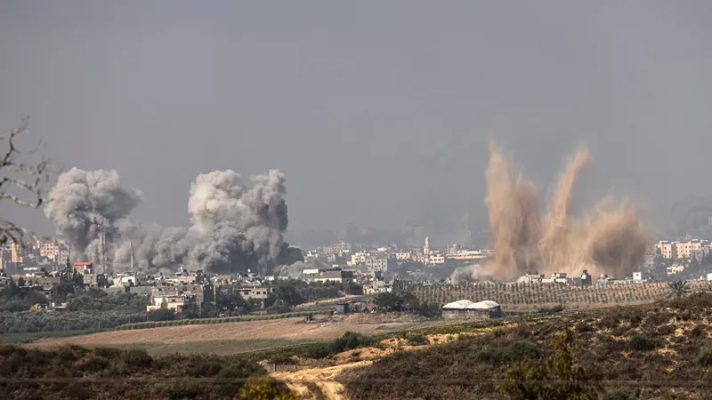 Zeci de morți în Gaza după unui atac israelian. 320 de ținte teroriste, distruse - Foto: Profimedia images