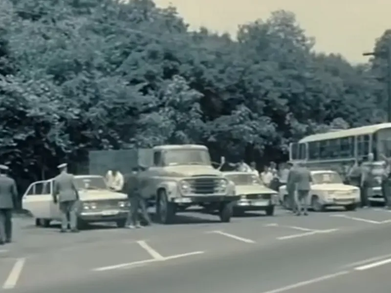 Șoferii români mergeau cu „junghiuri” și acum 50 ani. Ce aparatură avea Miliția nu are RAR - Foto: captură video