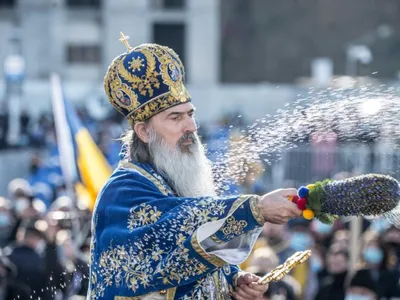 Banul, „ochiul” lui ÎPS Teodosie. Arhiepiscopia lui a vândut sticle goale de Bobotează de 40.000 € - Foto: INQUAM PHOTOS / Daniel Stoenciu