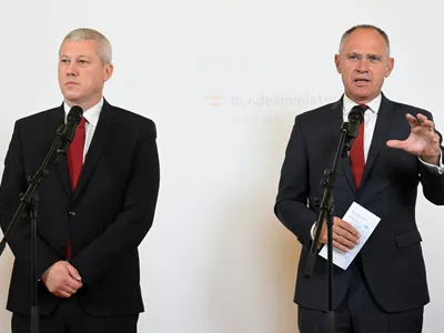 Cătălin Predoiu și Gerhard Karner - Foto: Profimedia Images