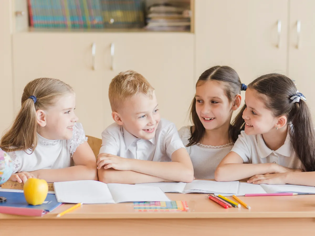 Nu sunt bani pentru burse școlare? Elevii vor primi banii cu întârziere și parțial în unele județe Foto: Freepik (fotografie cu caracter ilustrativ)