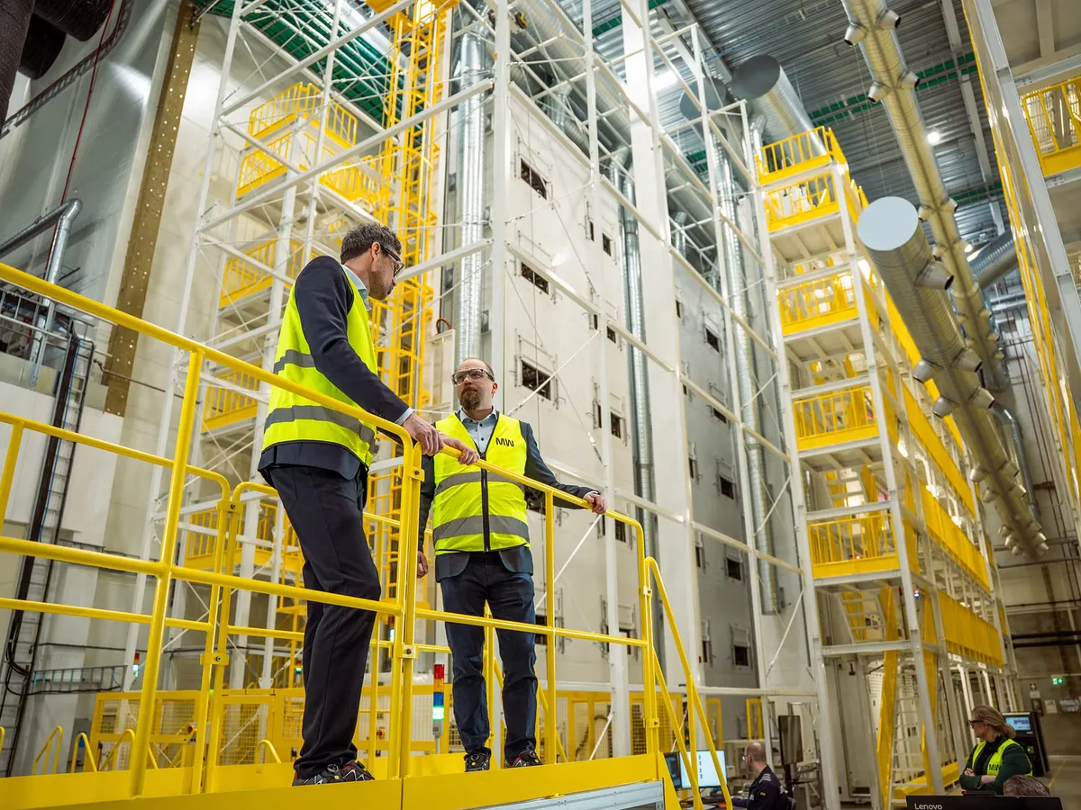 Angajați ai fabricii Morrow Batteries din Norvegia - Foto: Morrow Batteries