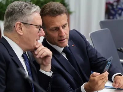 Starmer și Macron - Foto: Profimedia images