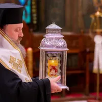 Sfânta Lumină, adusă de la Ierusalim sâmbătă pe Otopeni/FOTO: basilica.ro
