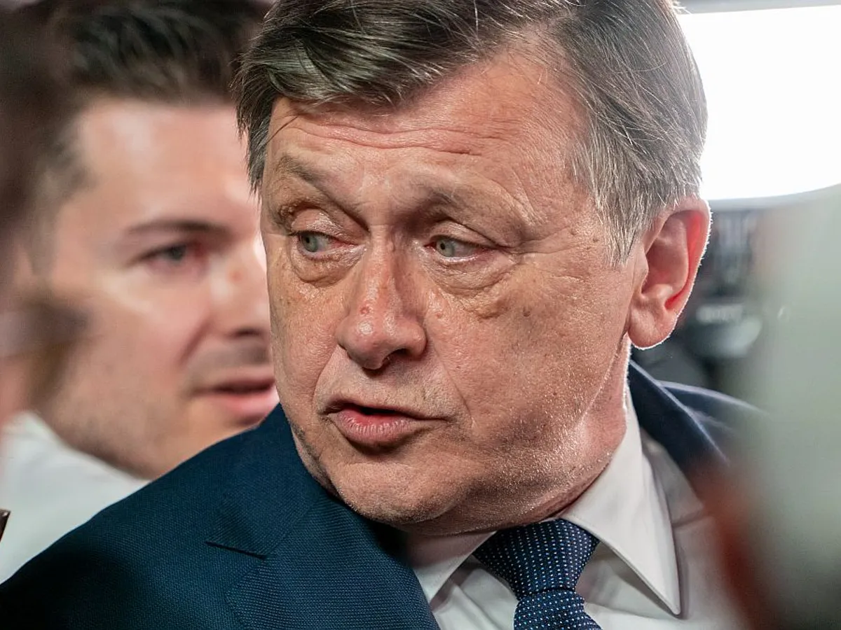 Crin Antonescu, la anunţarea exit-poll-ului, la sediul de campanie - Foto: INQUAM PHOTOS/Pană Tudor
