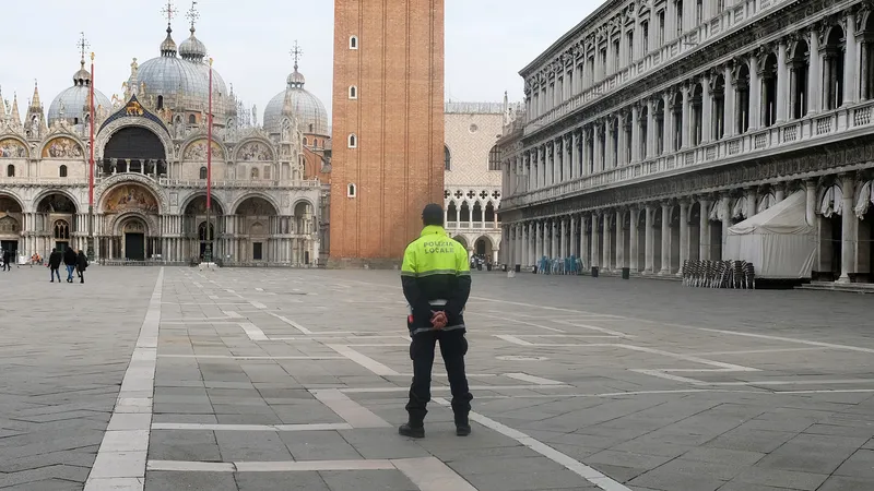 Italia a prelungit restricțiile dure anti-COVID până în mai. / Foto: marketwatch.com