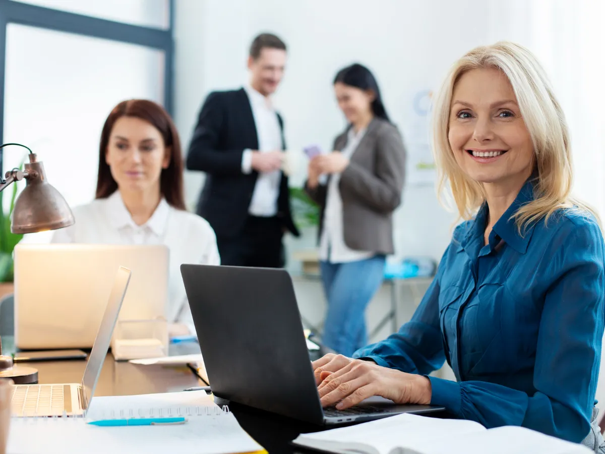 Românii care insultă sau agresează angajaţii statului riscă amenzi de până la 20.000 lei