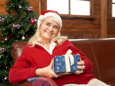 Pensionară cu căciula Foto: Freepik (imagine cu rol ilustrativ)