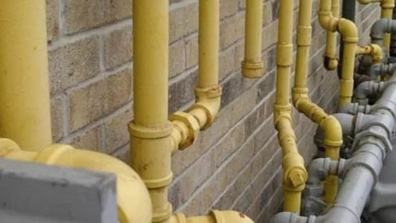 O ţeavă spartă a adus în faţa instanţei furnizorul de gaz şi o firmă de construcţii din Iași/FOTO: ziaruldeiasi.ro