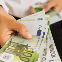 Unii români plătesc 2.000 de euro pe an pentru a avea acces la un serviciu național Foto: Freepik.com - rol ilustrativ