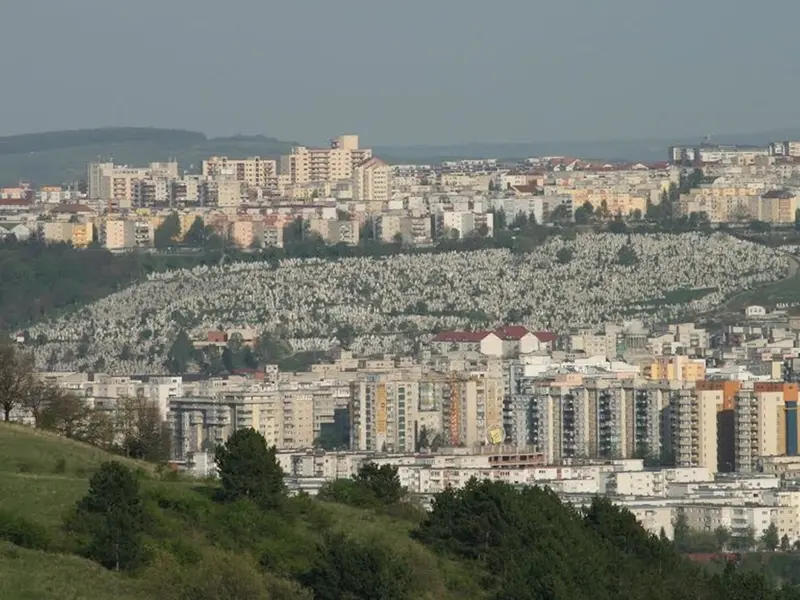 Un complex rezidențial va fi construit pe un cimitir la Cluj. Urmează să fie mutate mormintele - Foto:  News / imagine cu caracter ilustrativ