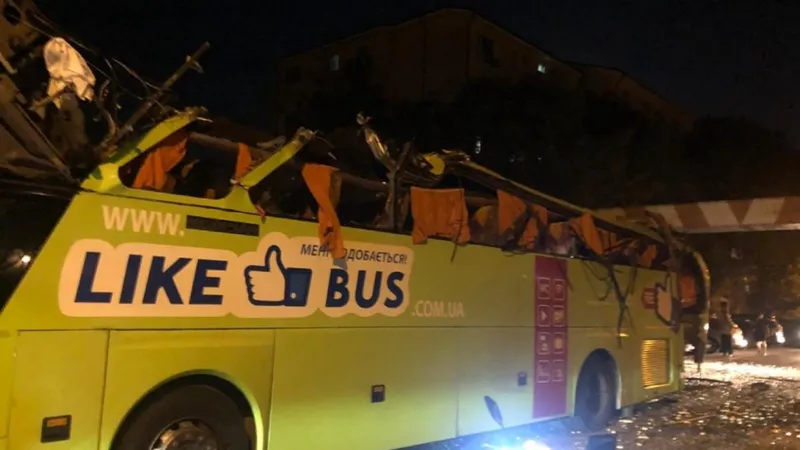 Alertă la Constanța, după un accident grav! Un autocar plin cu călători a intrat într-un pod - Foto: Facebook/ Imagine cu caracter ilustrativ