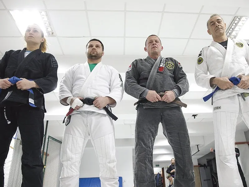 Raluca Dinescu, campioană mondială la MMA, antrenorii Octav Anechitei și Marius Măzăreanu, Paul Răcaru, campion European la BJJ