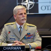Petr Pavel, fost şef al Comitetului Militar al NATO, a câştigat alegerile prezidenţiale din Cehia - Foto: NATO, Flickr