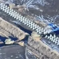 Momentul în care tancurile ucrainene străpung "dinții de dragon" și trec granița în Rusia - Foto: X/ @Gerashchenko_en - Captură foto
