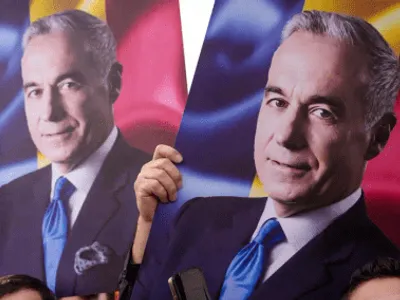 Cine îl ajută pe Călin Georgescu să rămână în cărți