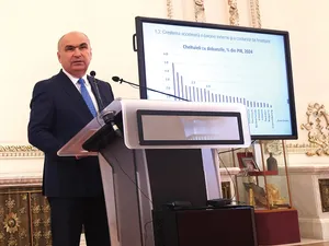 Ilie Bolojan, președintele PNL, susține o conferință de presă la Palatul Parlamentului din București - Foto: INQUAM PHOTOS/ George Călin