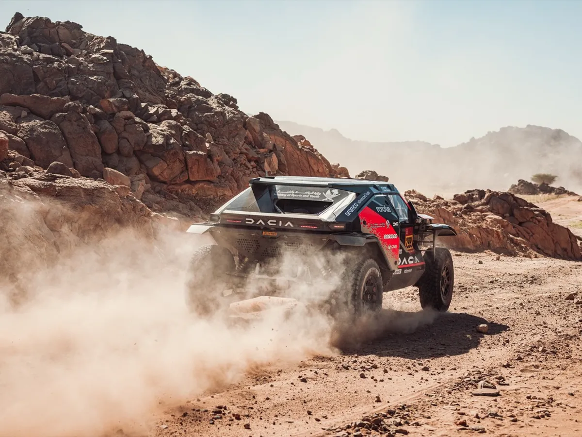 VIDEO LIVE Start în Dakar 2026! România e reprezentată de riderul - legendă Mani Gyenes și Dacia Sandriders