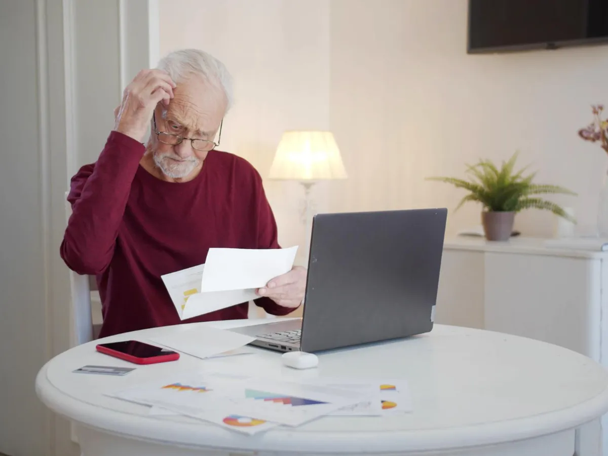 Statu tipărește bani ca să plătească pensie. Cea mai proastă veste pentru pensionari vine la toamnă - Foto: Freepik