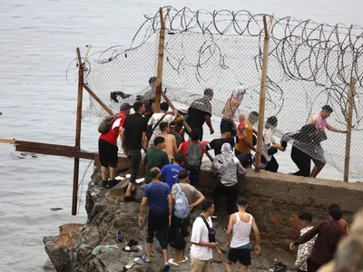 Exclava Ceuta, invadată, înot și pe jos, de peste 49.000 de migranți într-o zi - Foto: Profimedia Images