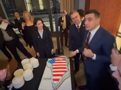 VIDEO Reacția lui George Simion după episodul tortului în forma Groenlandei, acoperit cu steagul Statelor Unite