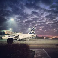 Aeronavă a companiei Tarom, terminal Aeroport Otopeni