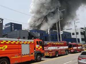 Incendiu devastator, la o fabrică de baterii cu litiu. Peste 20 de persoane au murit - Foto: koreajoongangdaily.joins.com