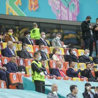 FRf a preferat să invite la VIP politicieni și nu foste glorii ale fotbaluluiFoto: INQUAM Photos/ Octav Ganea