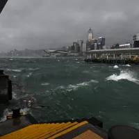 Alertă de nivel maxim, în Hong Kong, din cauza taifunului Wipha! Circa 500 de zboruri, anulate - Foto: Profimedia Images