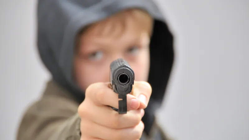 Atac de tip „drive-by” în Tulcea. Un minor a tras din mașină cu un pistol spre un pieton nevinovat - Foto: Profimedia images - Caracter ilustrativ