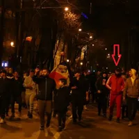 Deian Miloșev, condamnat pentru trafic de cocaină în primă distanță, a participat la proteste într-un grup in care se discuta despre dărâmarea DIICOT și aruncatul cu pietre Foto: presslaert.ro
