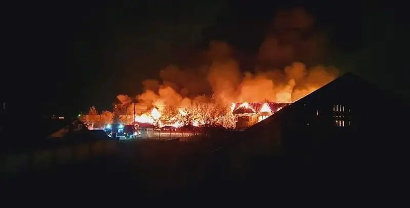 Incendiu puternic la Hanu Vânătorului, județul Galați. / Foto: Facebook