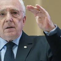 Mugur Isărescu voia să facă corecție fiscală la Ministerul de Interne - Foto: Profimedia images (rol ilustrativ)