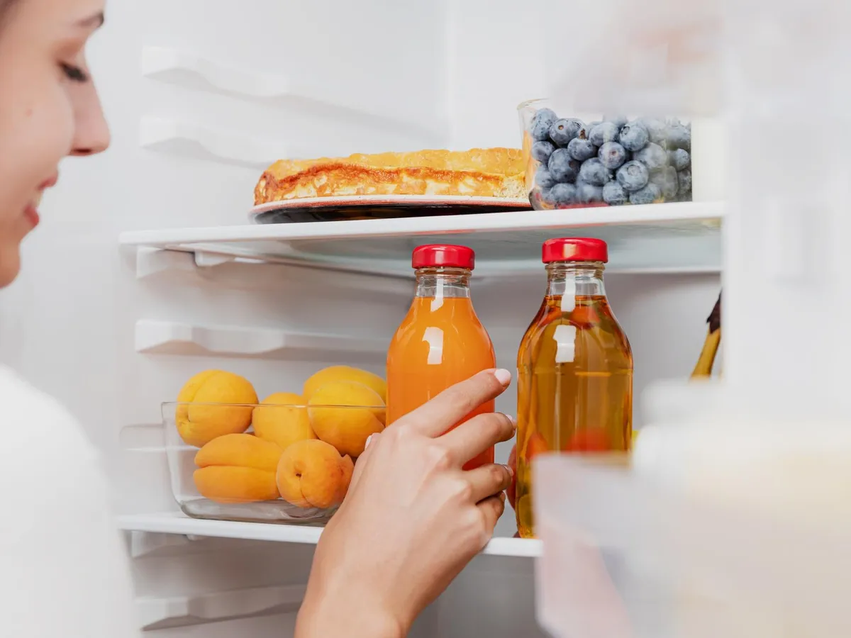 Scapă de mirosurile din frigider cu ingredientul pe care îl ai deja în casă. Un plic e 3 lei - Foto: Freepik