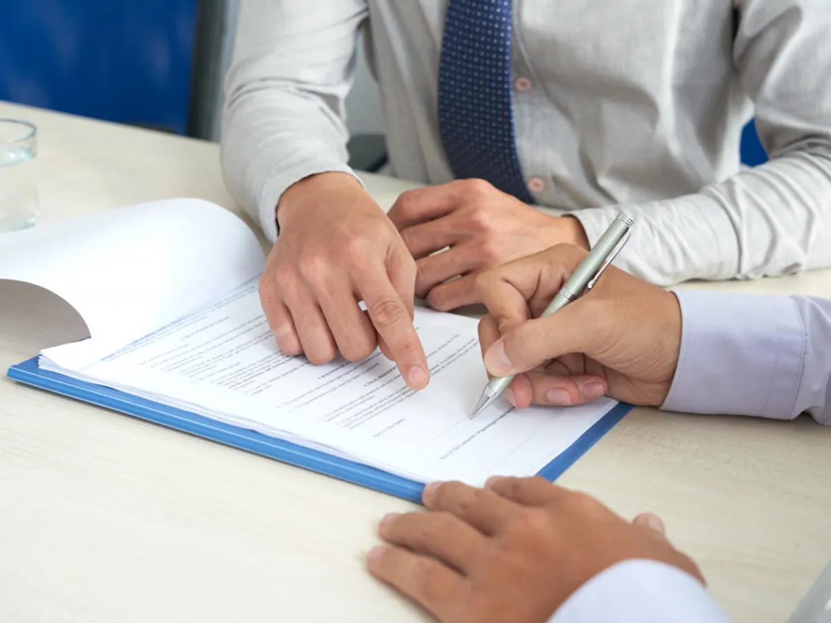 Contract de muncă - Foto: freepik (rol ilustrativ)