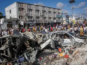 Dublul atentat cu mașină capcană, la Mogadiscio. / Foto: Profimedia