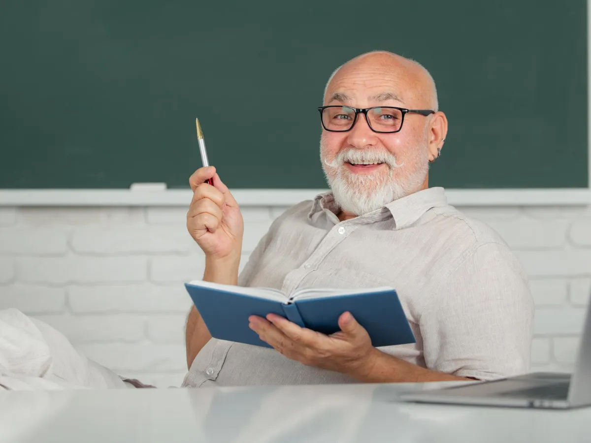 Cum se calculează pensia în învațământ după 25 de ani de vechime? Cum se plătește o normă și jumătate?