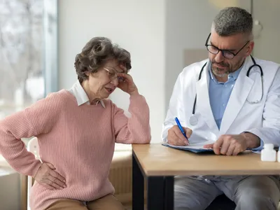 Pensionară la medic - Foto: Freepik